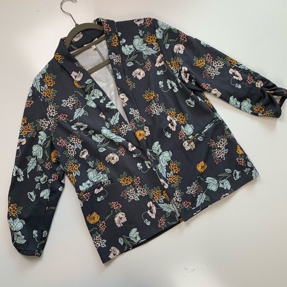 Maurice’s plus size zero 0X 14W floral blazer
